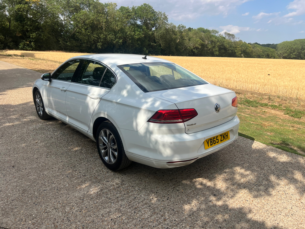 Volkswagen Passat Se Tdi Bluemotion Technology White #4