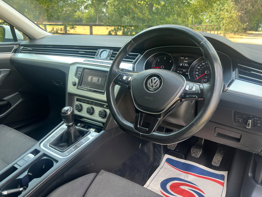 Volkswagen Passat 1.6 Tdi S Dsg Black #13