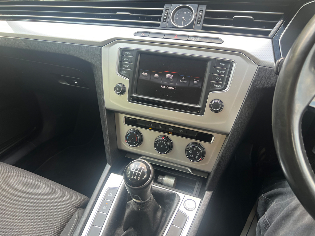 Volkswagen Passat 1.6 Tdi S Dsg Black #22