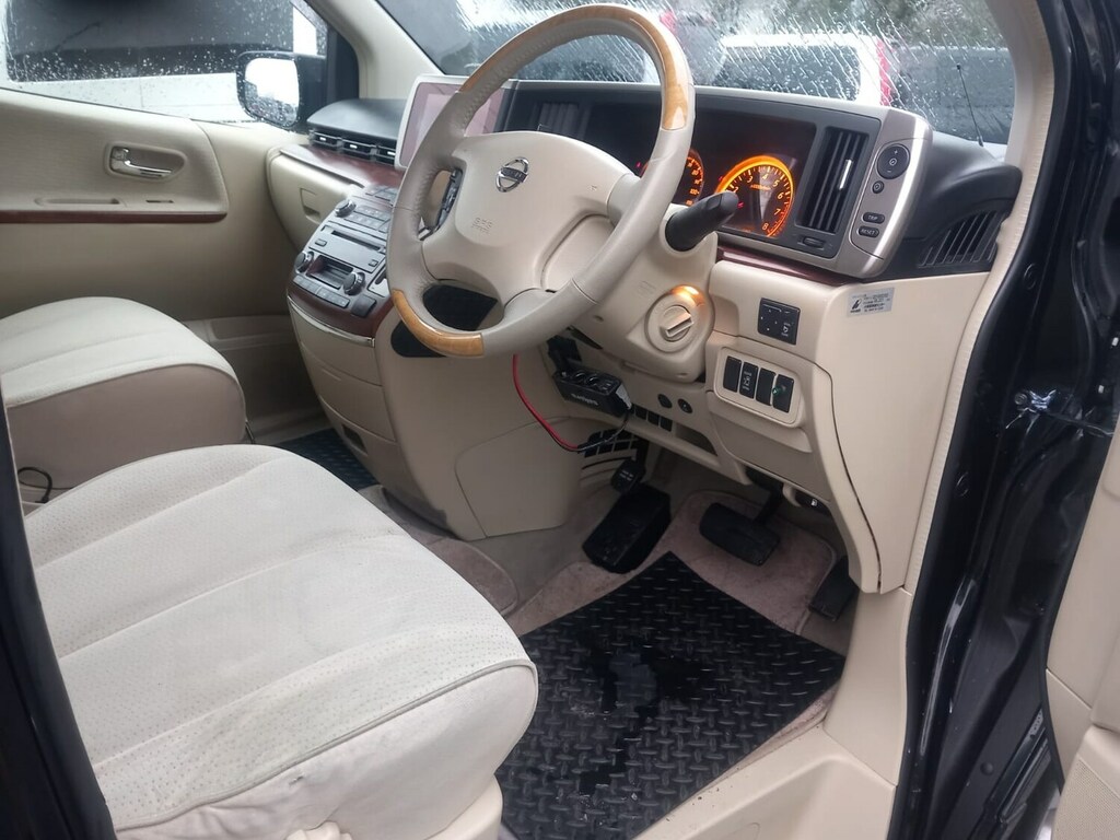 Nissan Elgrand 2.5 Camper Kitchen Sleeps Two Black #3