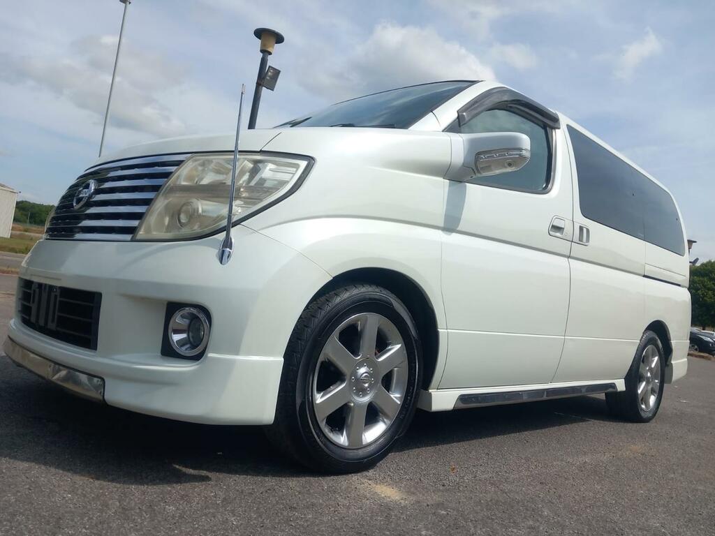 Nissan Elgrand 3.5 Rock N Roll Bed White