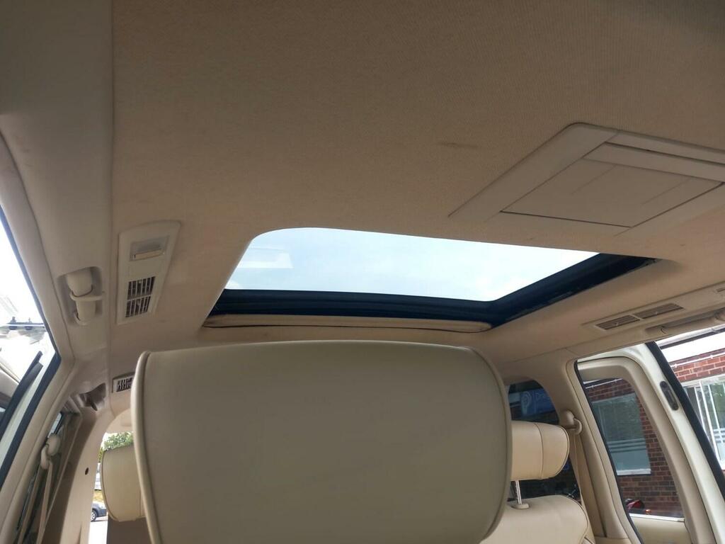 Nissan Elgrand 3.5 Rock N Roll Bed White #5