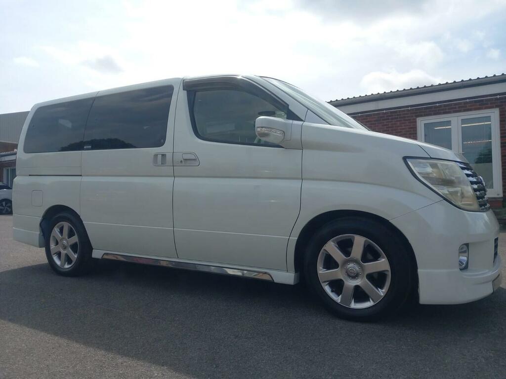 Nissan Elgrand 3.5 3.5 White #29