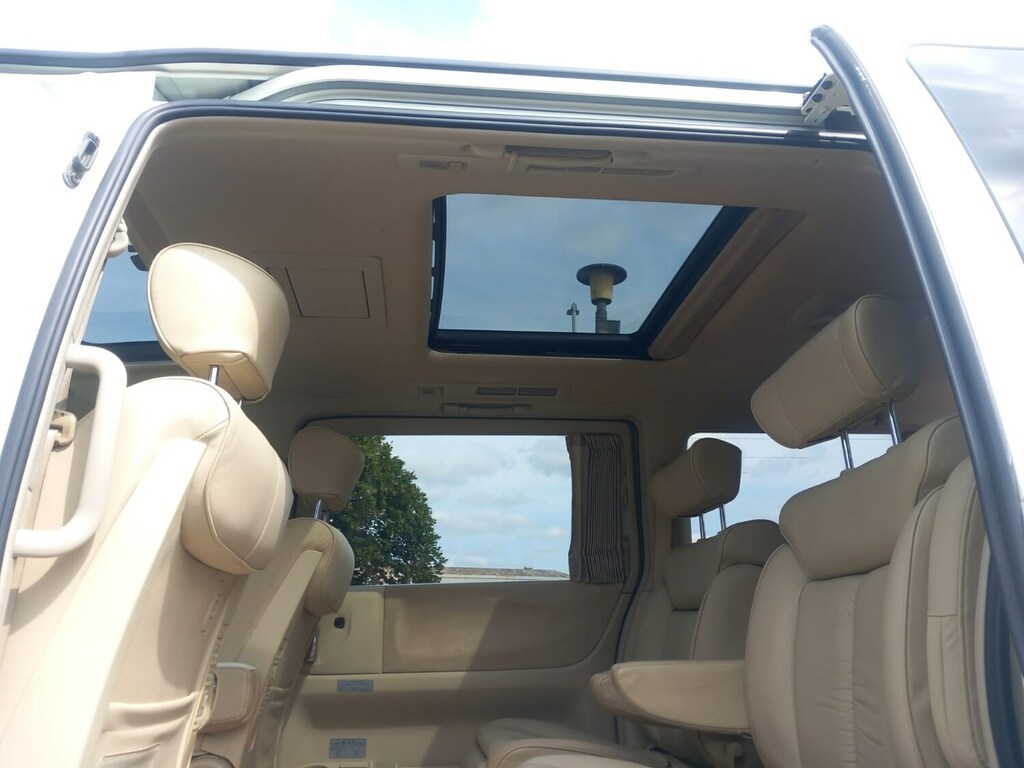 Nissan Elgrand With Rock N Roll Bed White #5