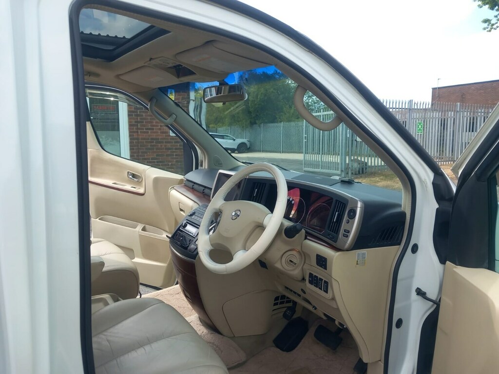 Nissan Elgrand 3.5 3.5 White #16