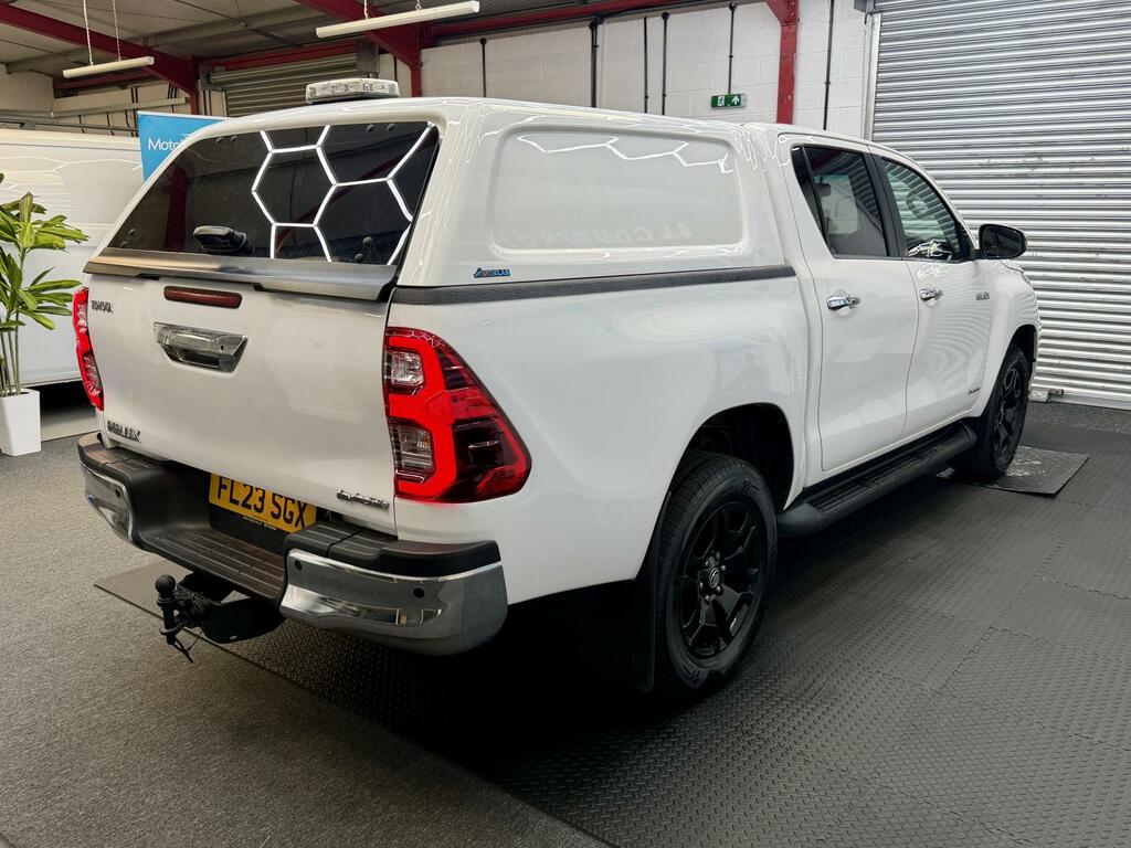 Toyota HILUX 2.4 D-4d Invincible Pickup Double Cab A FL23SGX White #4