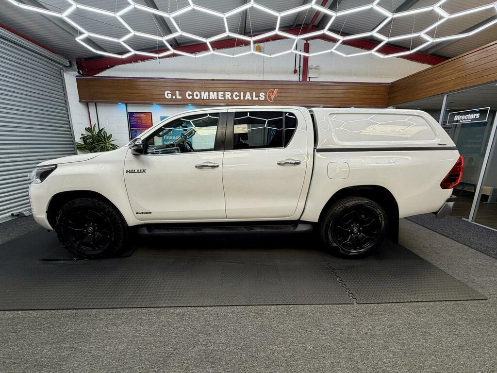 Toyota HILUX 2.4 D-4d Invincible Pickup Double Cab A FL23SGX White #2