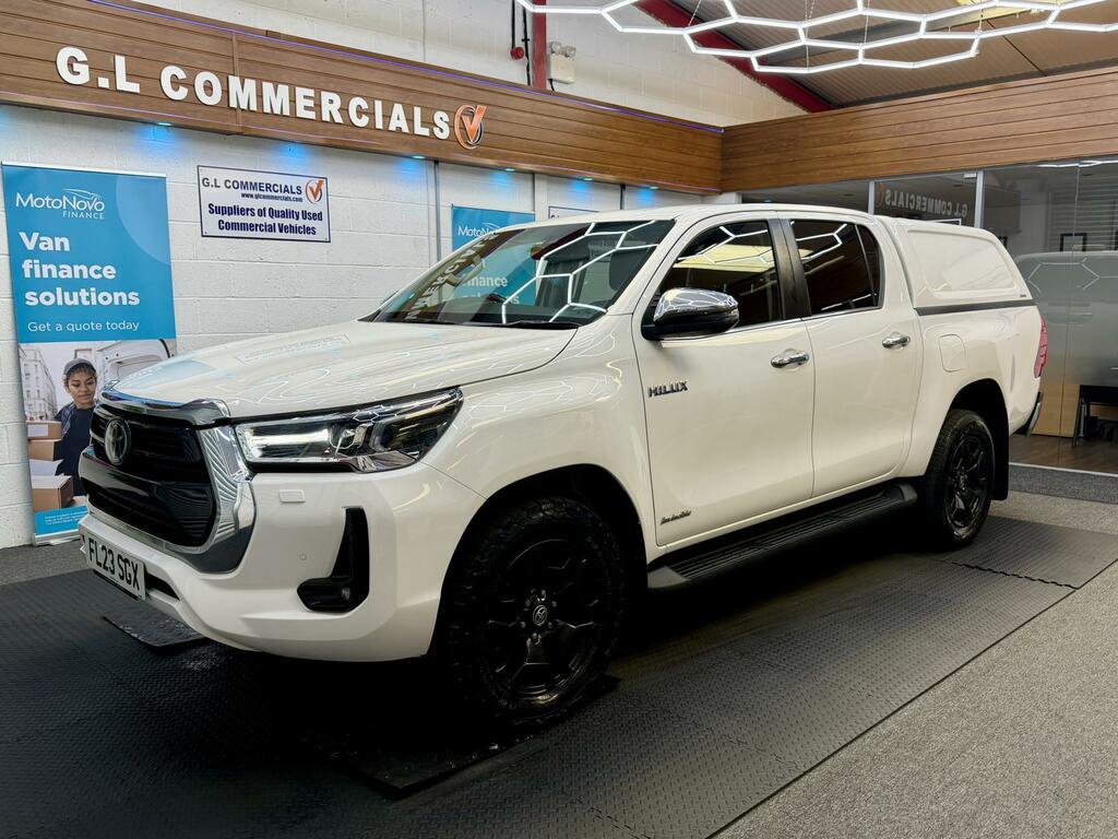 Toyota HILUX 2.4 D-4d Invincible Pickup Double Cab A White