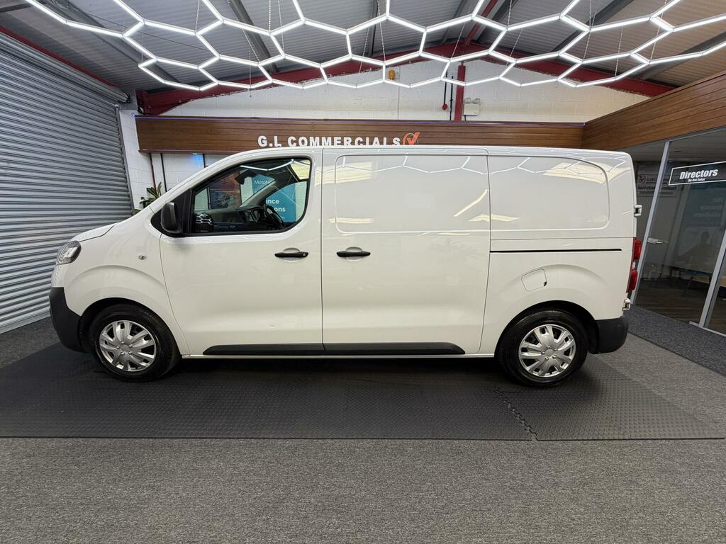 Vauxhall Vivaro Dynamic White