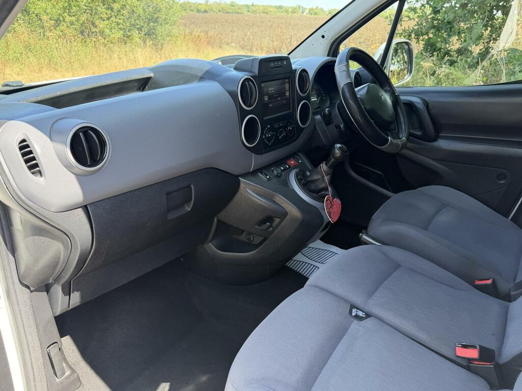 Peugeot Partner Mpv White #13