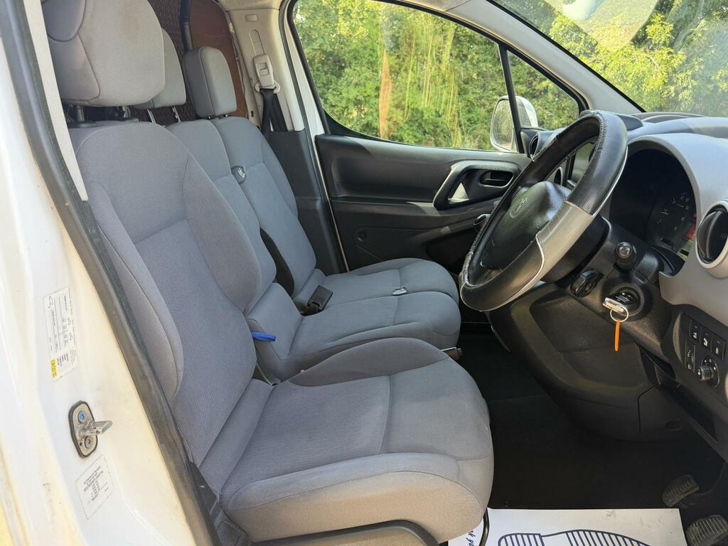 Peugeot Partner Mpv White #7