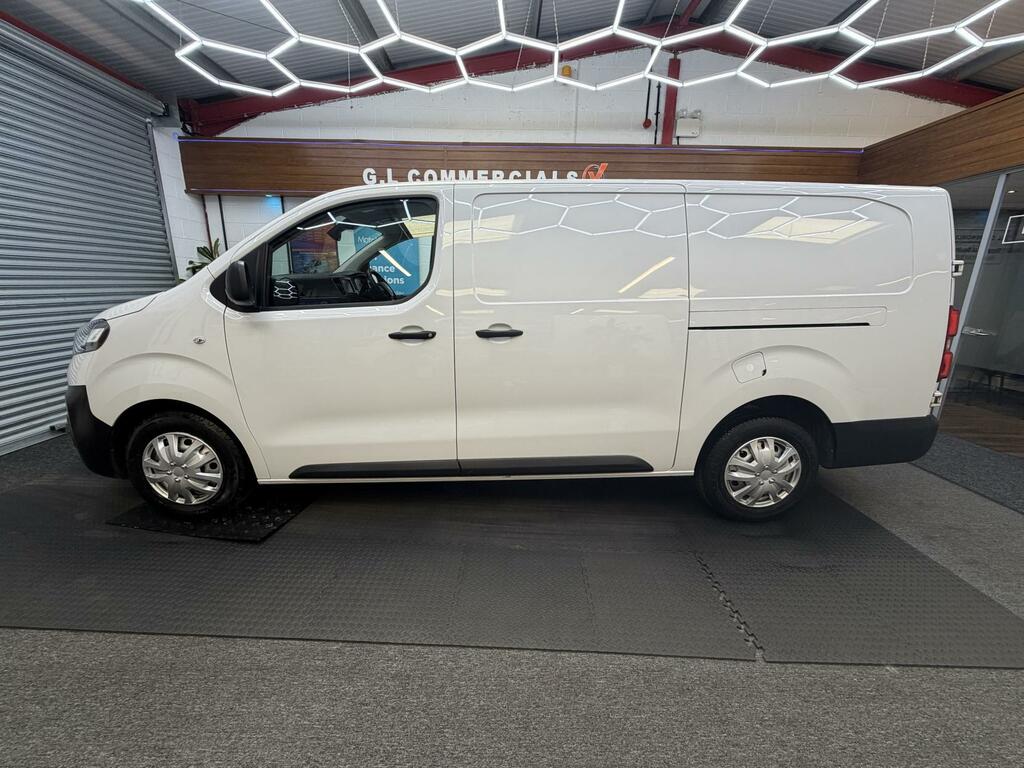 Vauxhall Vivaro Dynamic White