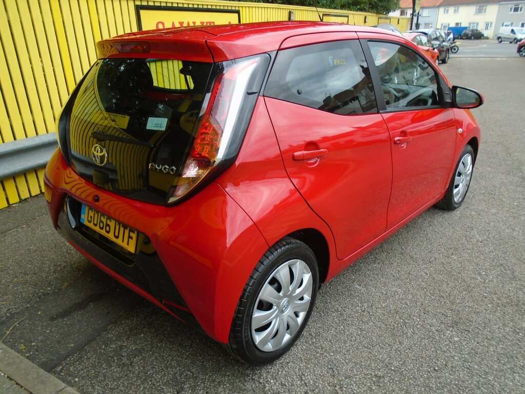 Toyota Aygo 1.0 Vvt-i X-play Hatchback Euro Red #5