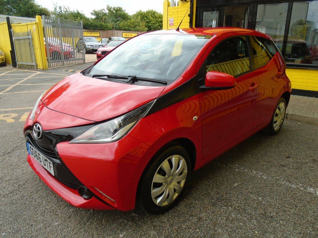 Toyota Aygo 1.0 Vvt-i X-play Hatchback Euro Red #2