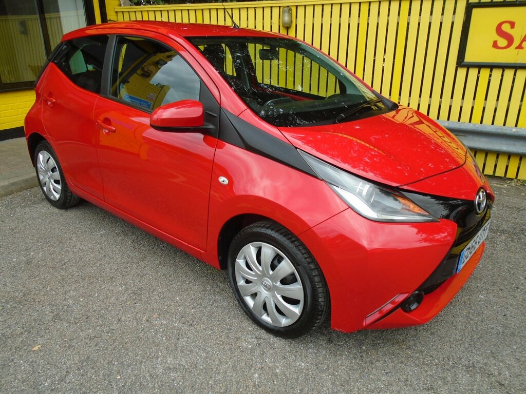 Toyota Aygo 1.0 Vvt-i X-play Hatchback Euro Red