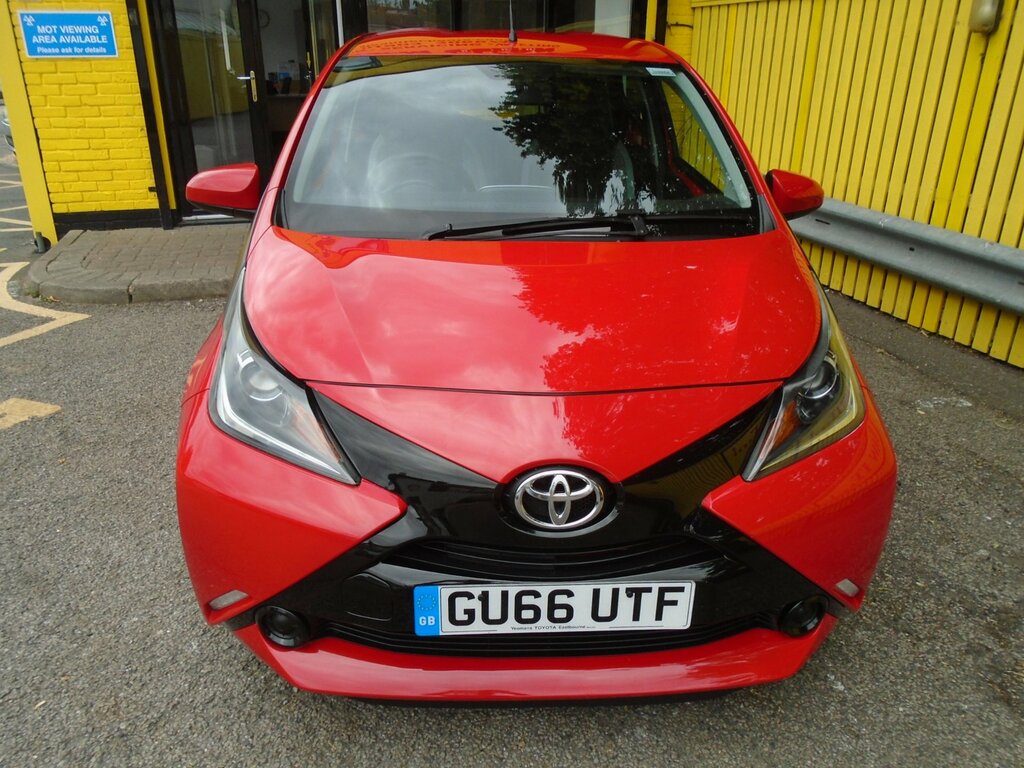Toyota Aygo 1.0 Vvt-i X-play Hatchback Euro Red #3