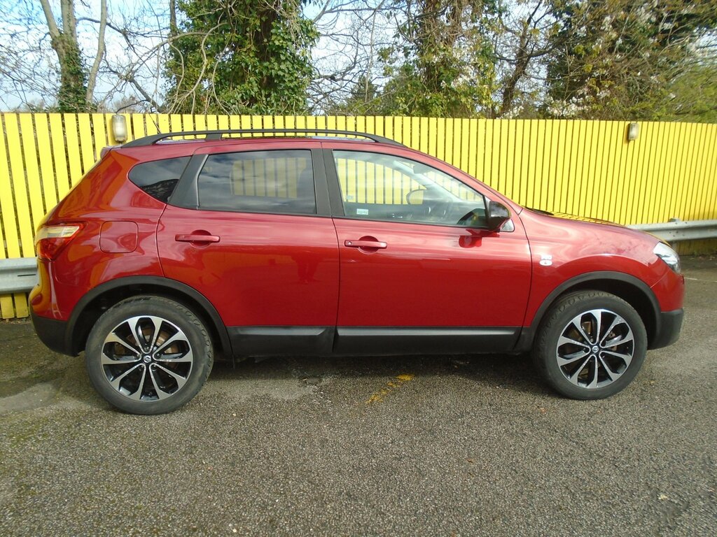 Nissan Qashqai 1.5 Dci 360 Suv 2Wd Euro 5 110 Red #3
