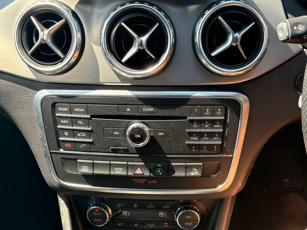 Mercedes-Benz GLA Class 2.1L Amg Line White #15