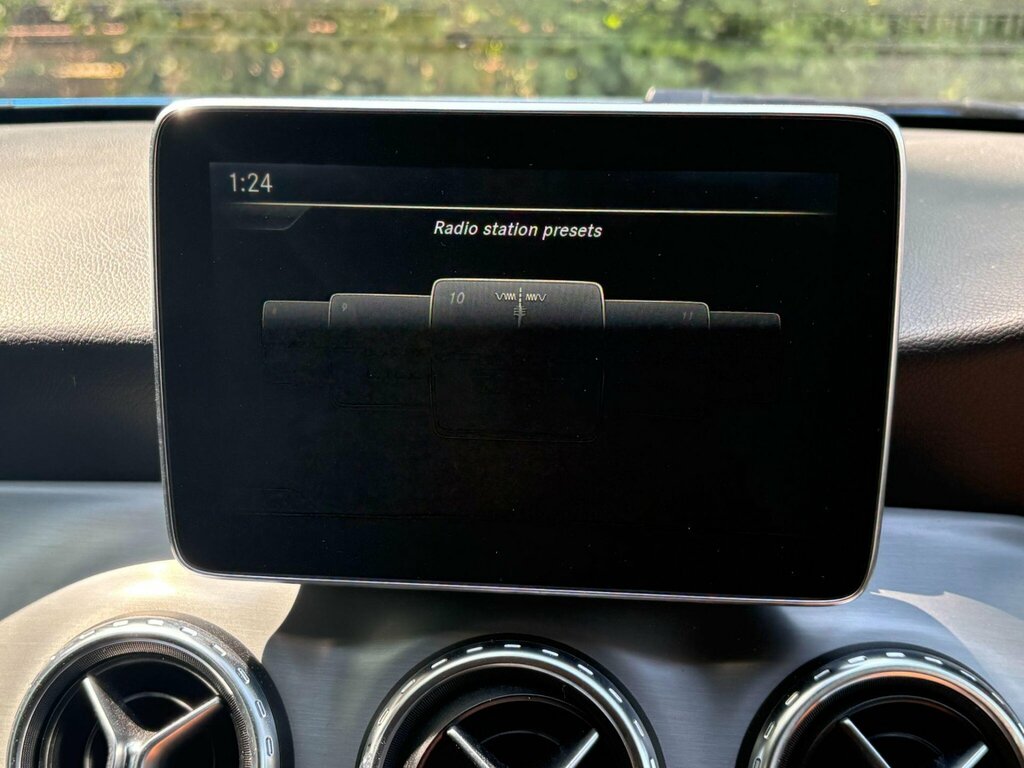 Mercedes-Benz GLA Class 2.1L Amg Line White #16