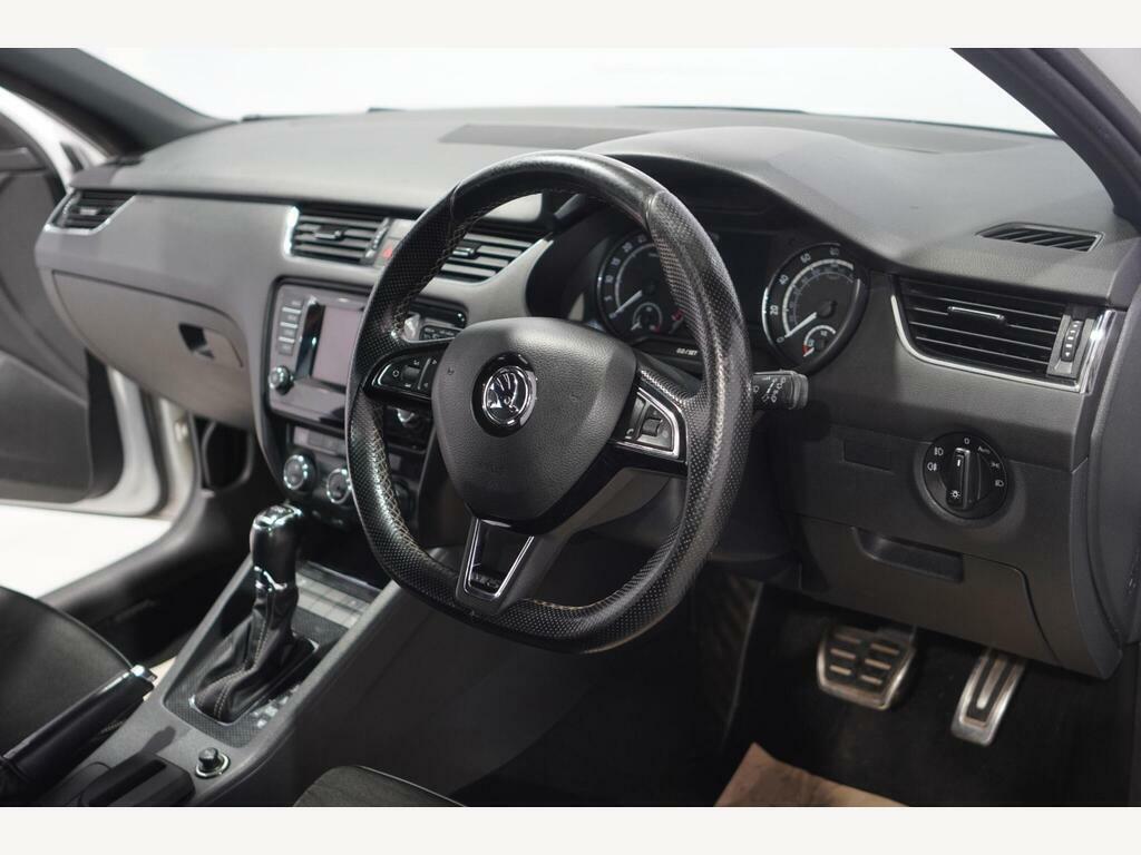 Skoda Octavia Estate White #10