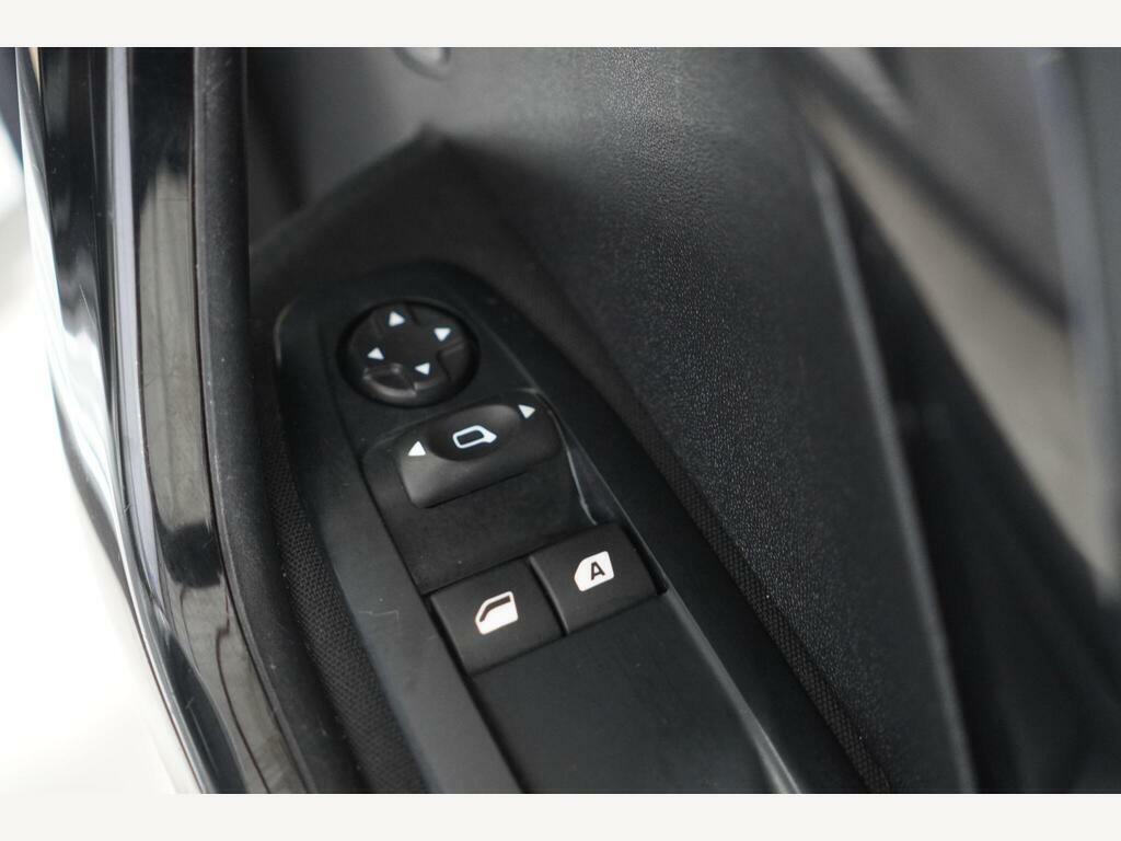 Peugeot 208 Hatchback Silver #20