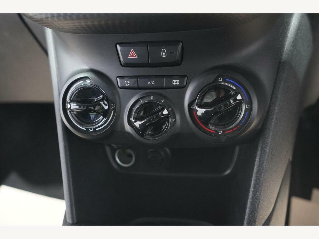 Peugeot 208 Hatchback Silver #16