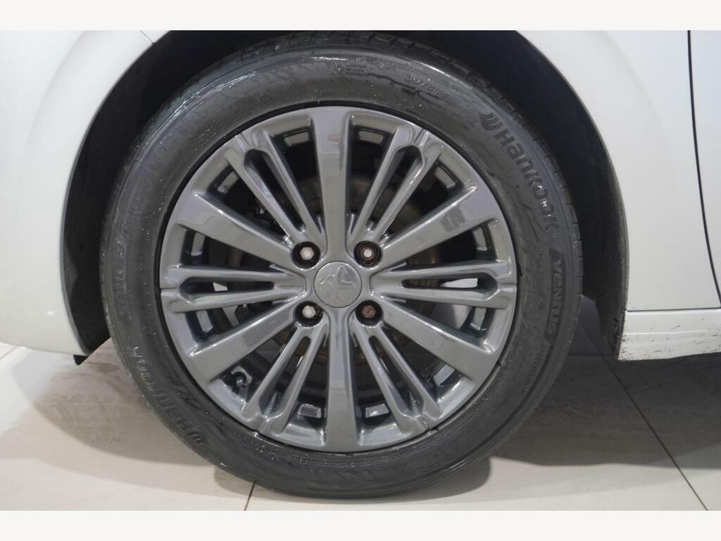 Peugeot 208 Hatchback Silver #27