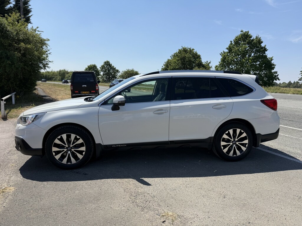 Subaru Outback Estate 2.0 D Se Premium 2017 White #5