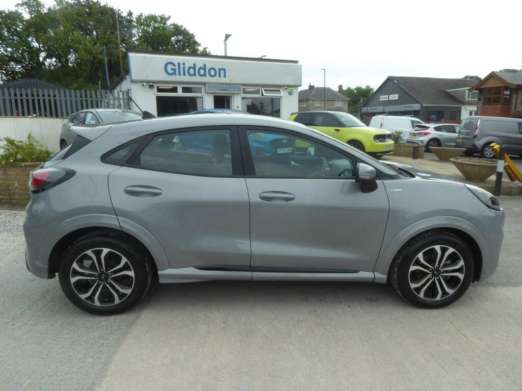 Ford Puma 1.0 Ecoboost Hybrid Mhev St-line Navigation 125 Ps Silver