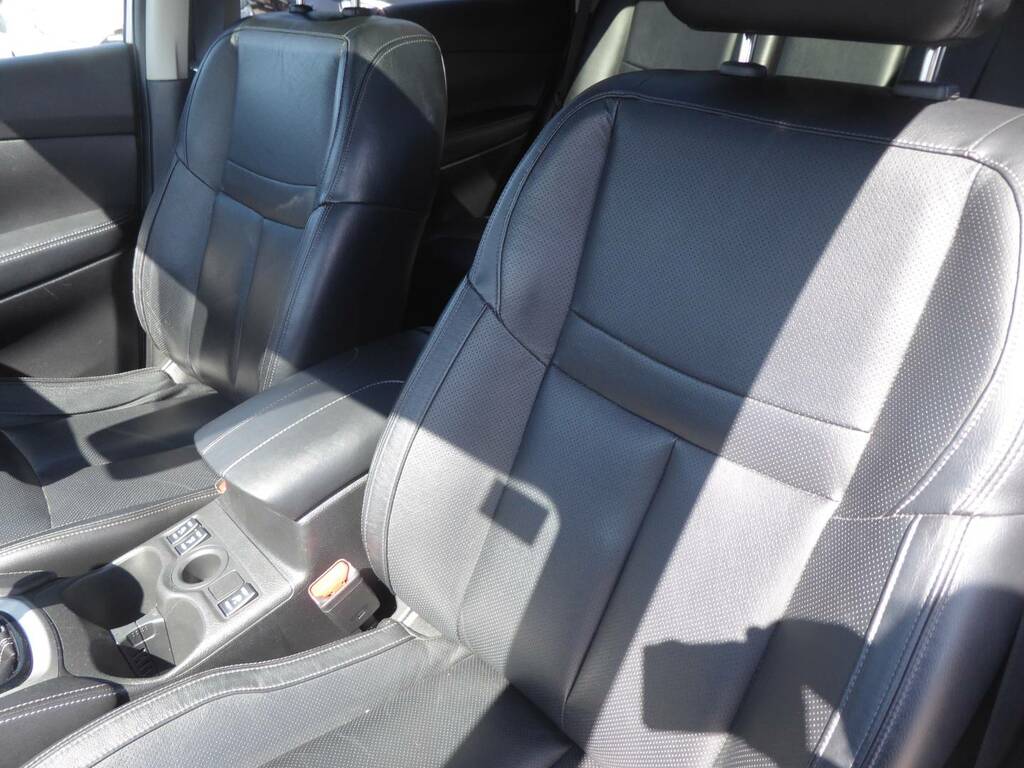 Nissan X-Trail Tekna White #10