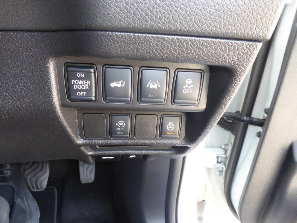Nissan X-Trail Tekna White #17
