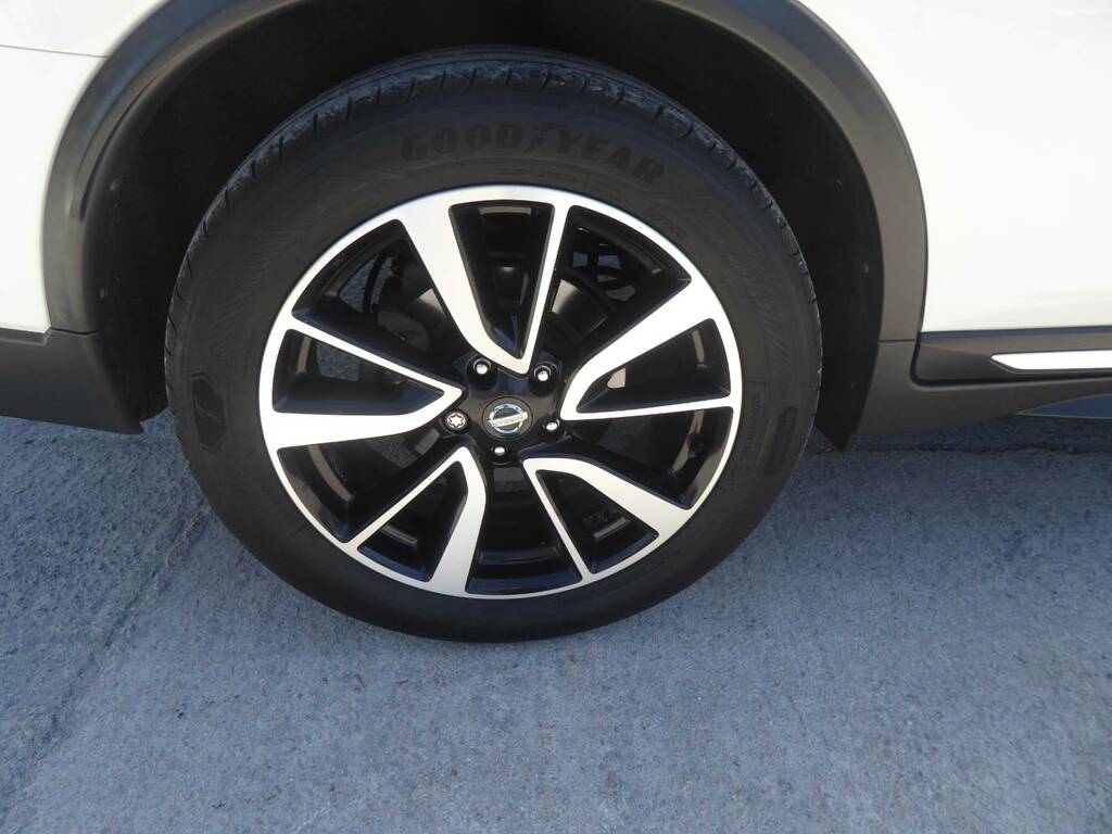 Nissan X-Trail Tekna White #25