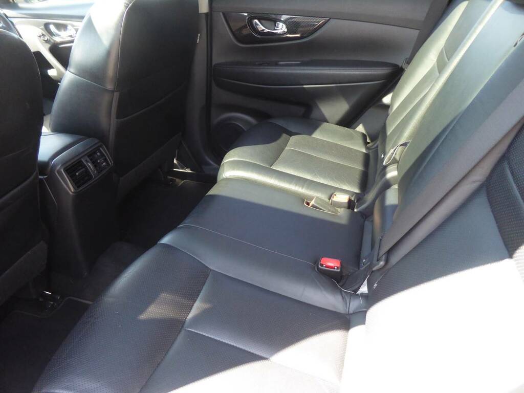 Nissan X-Trail Tekna White #9