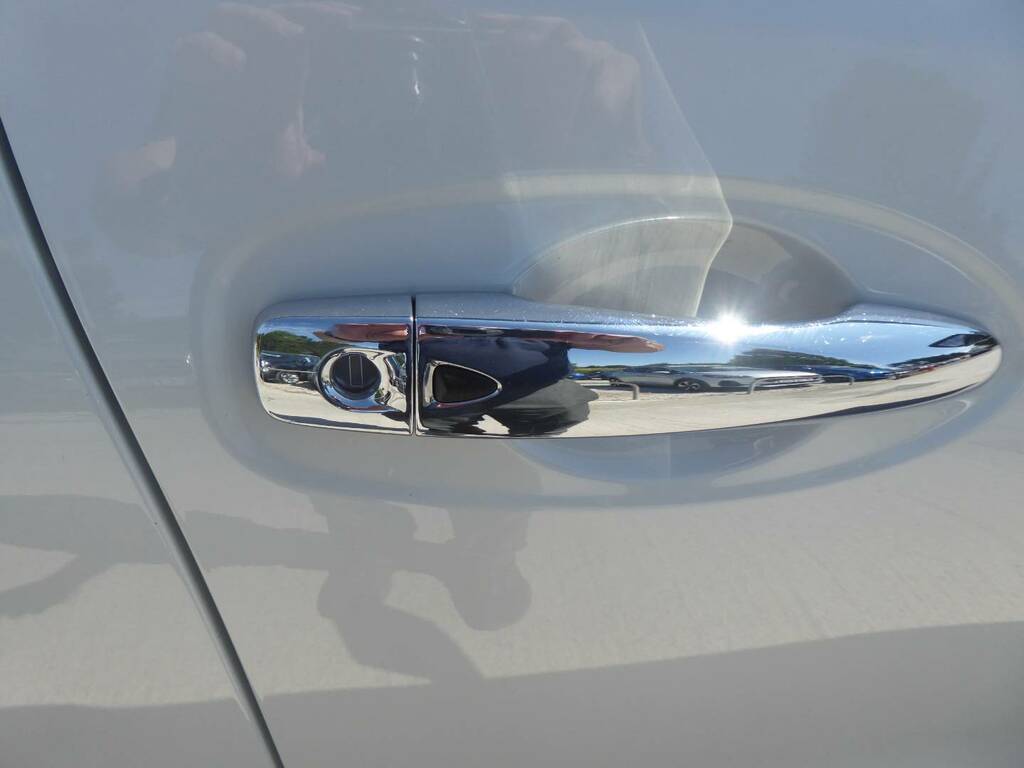 Nissan X-Trail Tekna White #22