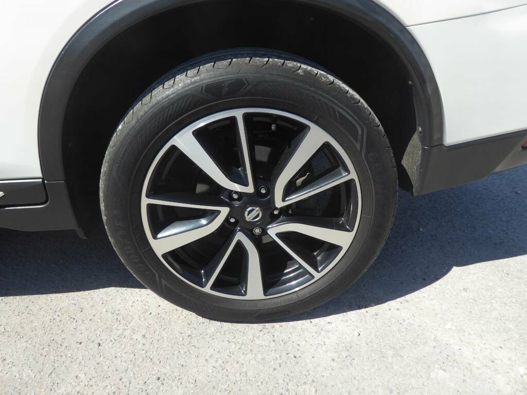 Nissan X-Trail Tekna White #28