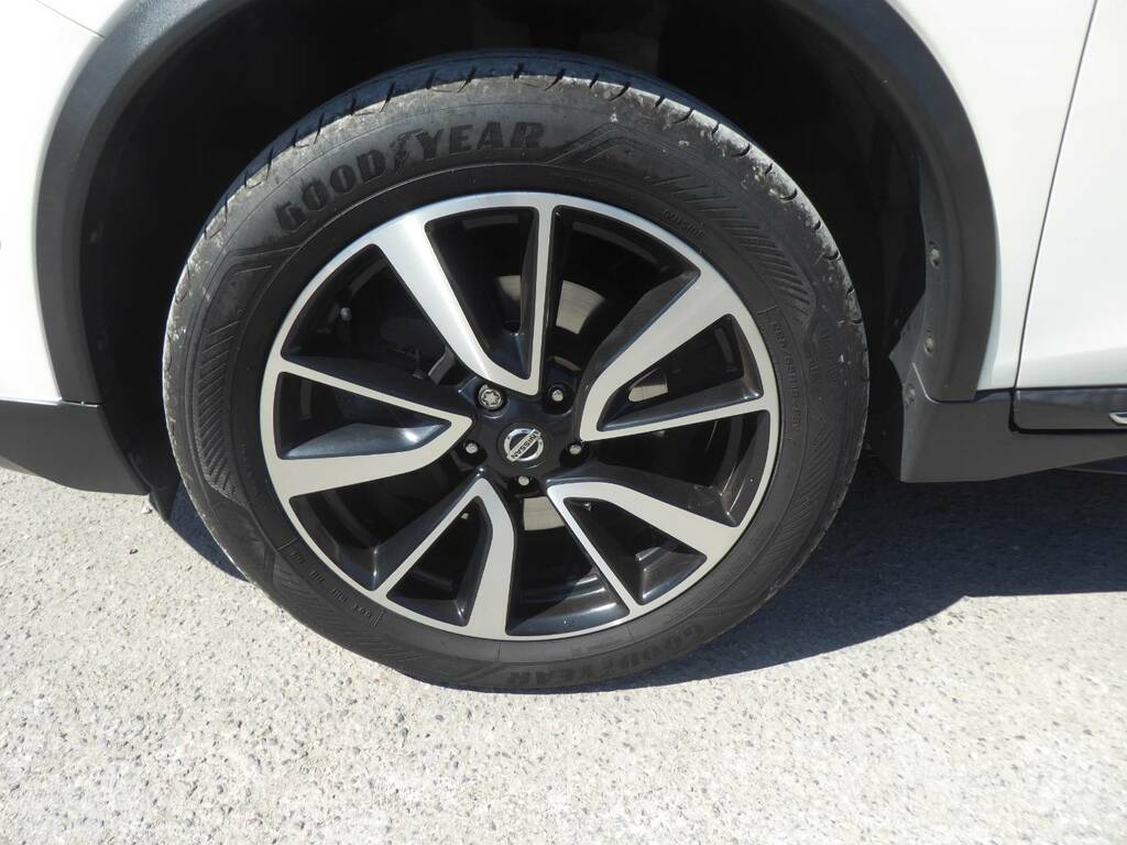 Nissan X-Trail Tekna White #27