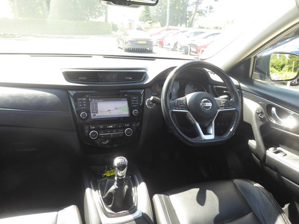 Nissan X-Trail Tekna White #11