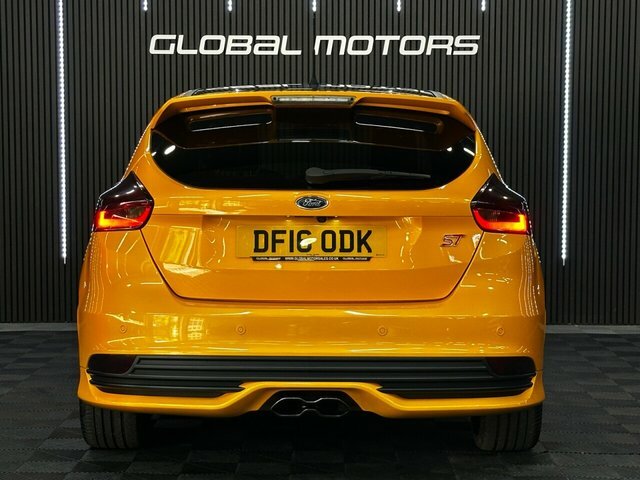 Ford Focus 2016 2.0T Ecoboost St-3 Hatchback Manua Yellow #4