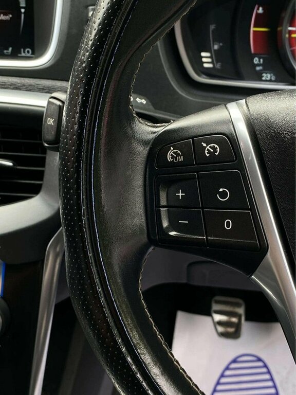 Volvo V40 T2 122 R Design Geartronic F.s.hulez Compl Black #19