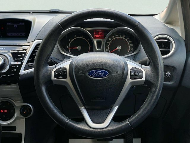Ford Fiesta 1.4 Zetec 16V 96 Bhp Red #41