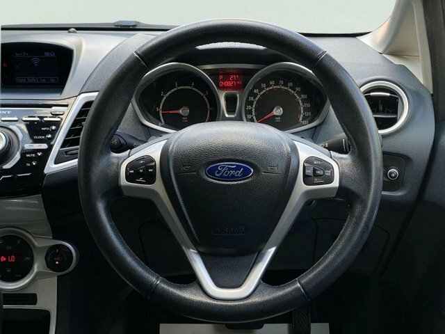 Ford Fiesta 1.4 Zetec 16V 96 Bhp Red #18