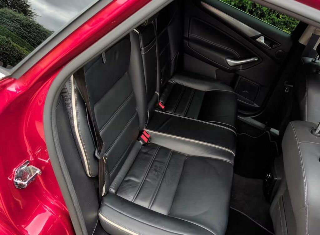 Ford Mondeo Titanium Red #18