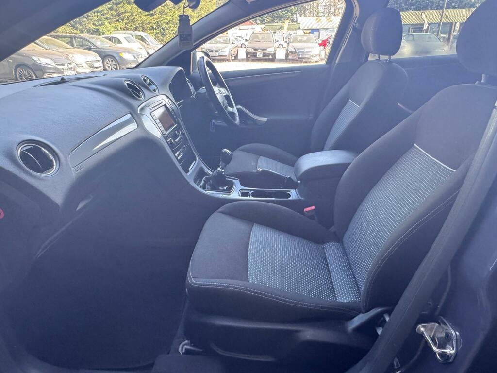Ford Mondeo Black #59