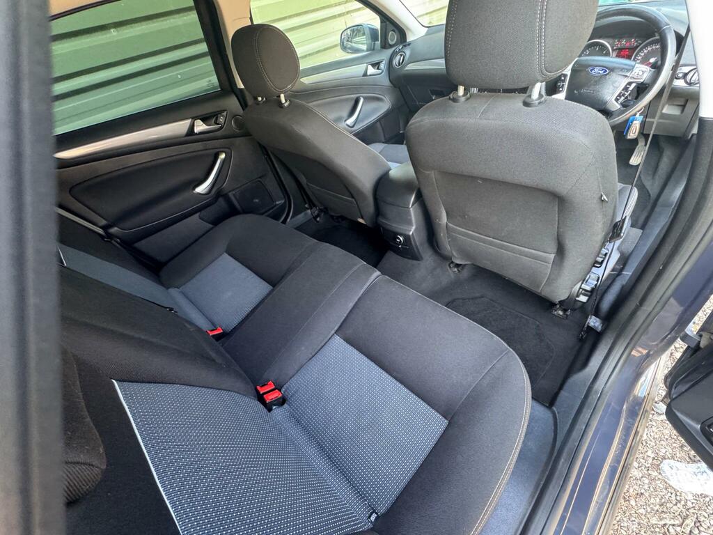 Ford Mondeo Black #39