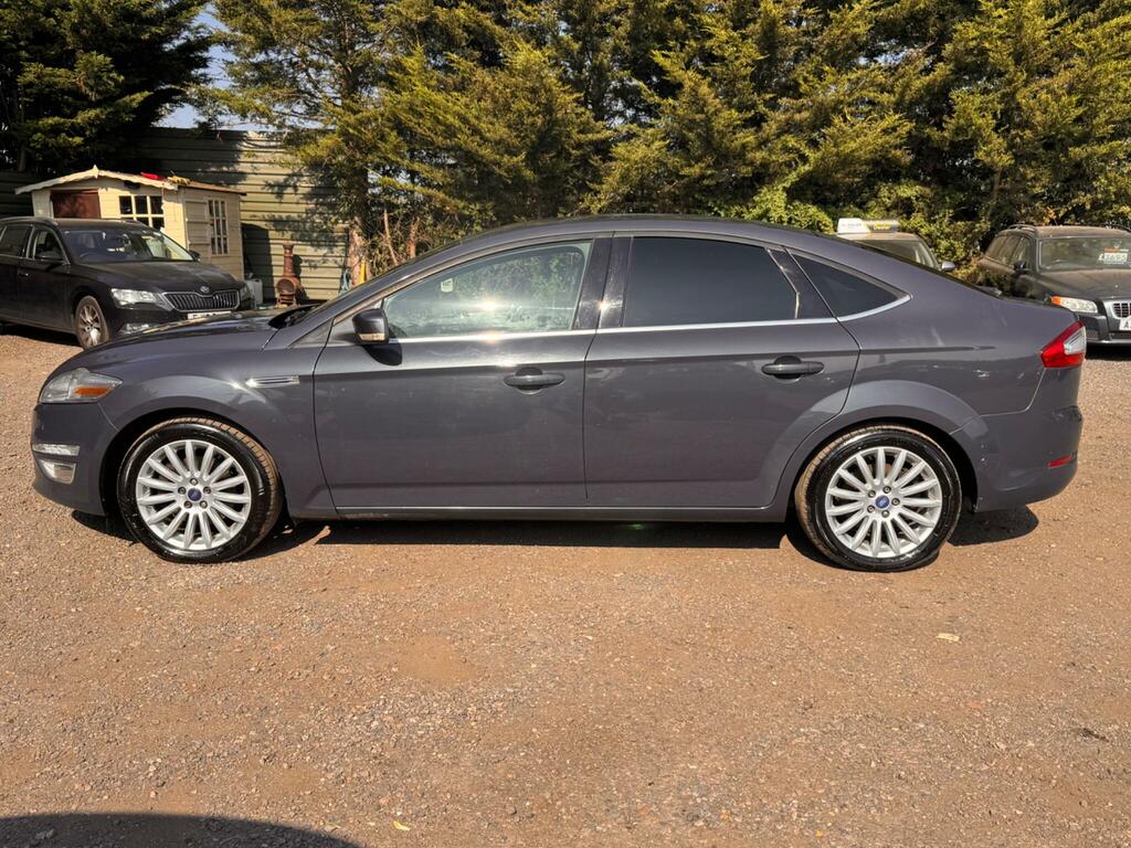 Ford Mondeo Black #17