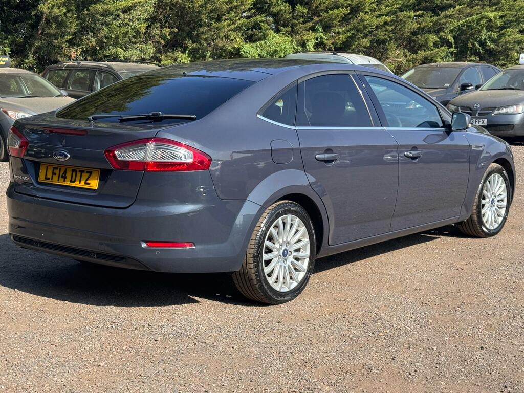 Ford Mondeo Black #22