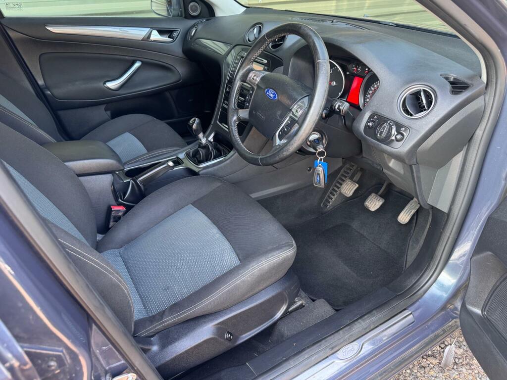 Ford Mondeo Black #33