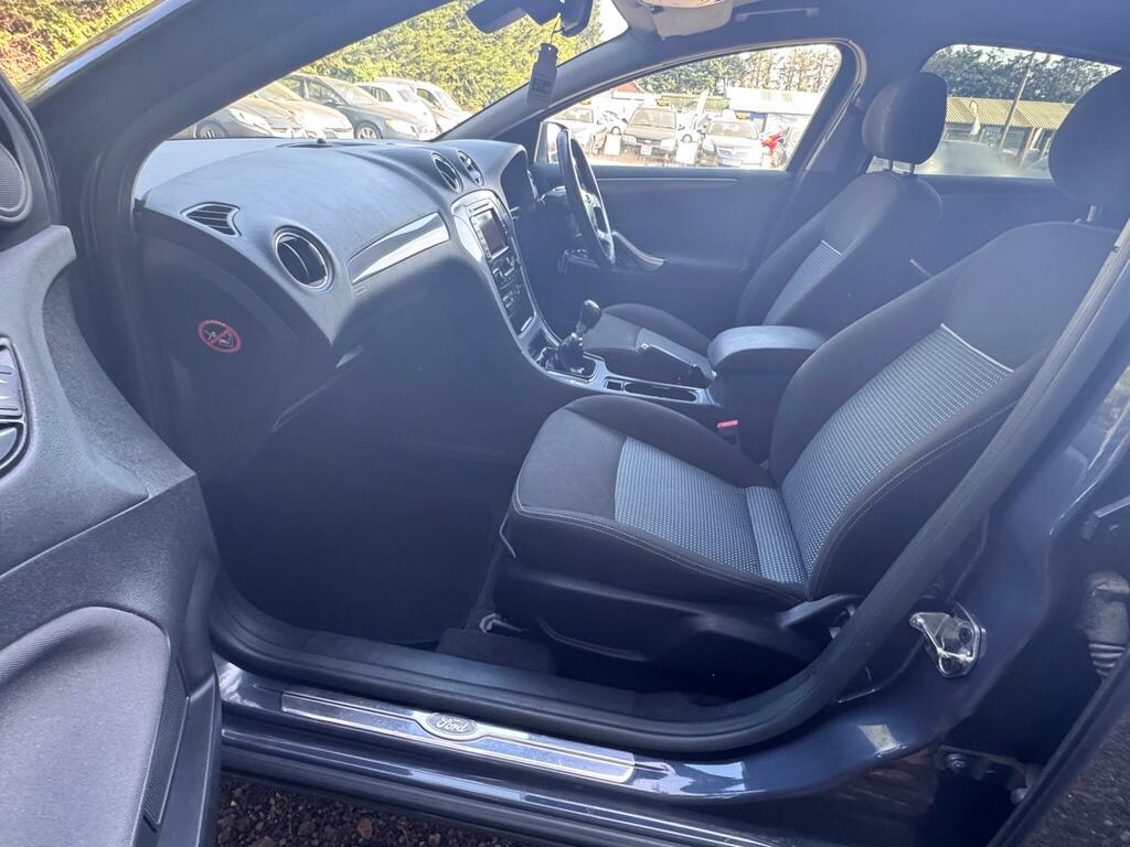 Ford Mondeo Black #60