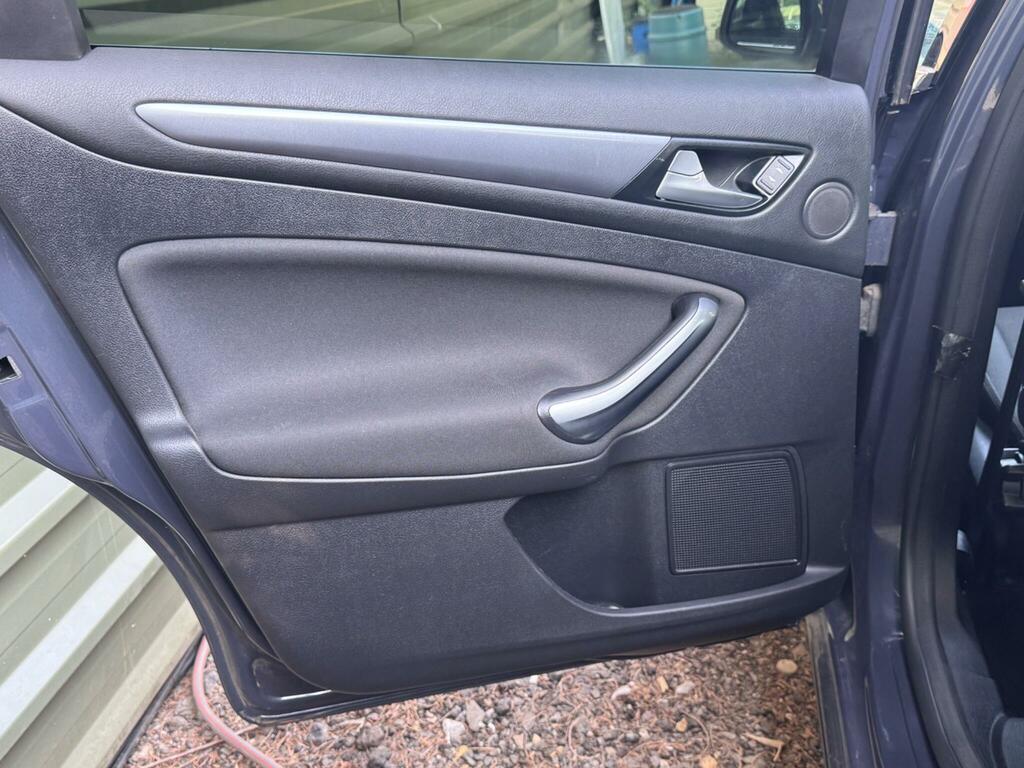 Ford Mondeo Black #44