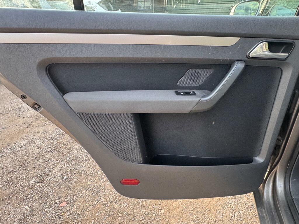 Volkswagen Touran Mpv 2.0 Tdi Se 7 Seats 200757 Grey #26